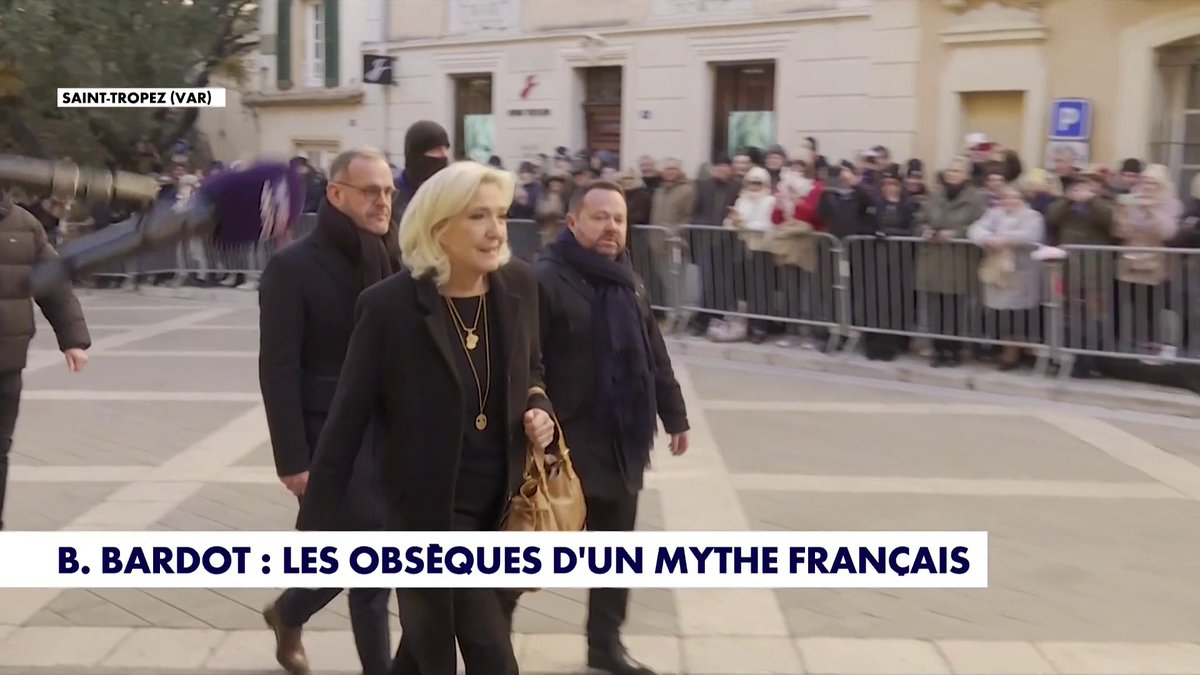 Obsèques de Brigitte Bardot : Marine Le Pen arrive à l'église Notre-Dame de l'Assomption de Saint-Tropez
