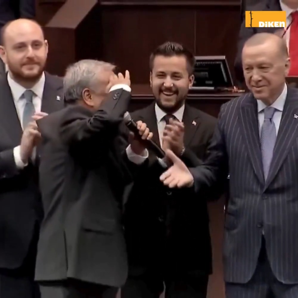 Eski CHP'li vekil Hasan Ufuk Çakır, asker selamıyla AKP'ye katıldı: Başkomutan Erdoğan “İftiraya uğramış, haksızlığa maruz kalmış ama başını öne eğmemiş bir insanım. Makamlar geçici onur ve haysiyet kalıcıdır. Kolay olan susmak, zor olan dik durmaktı. Ben zoru seçtim."