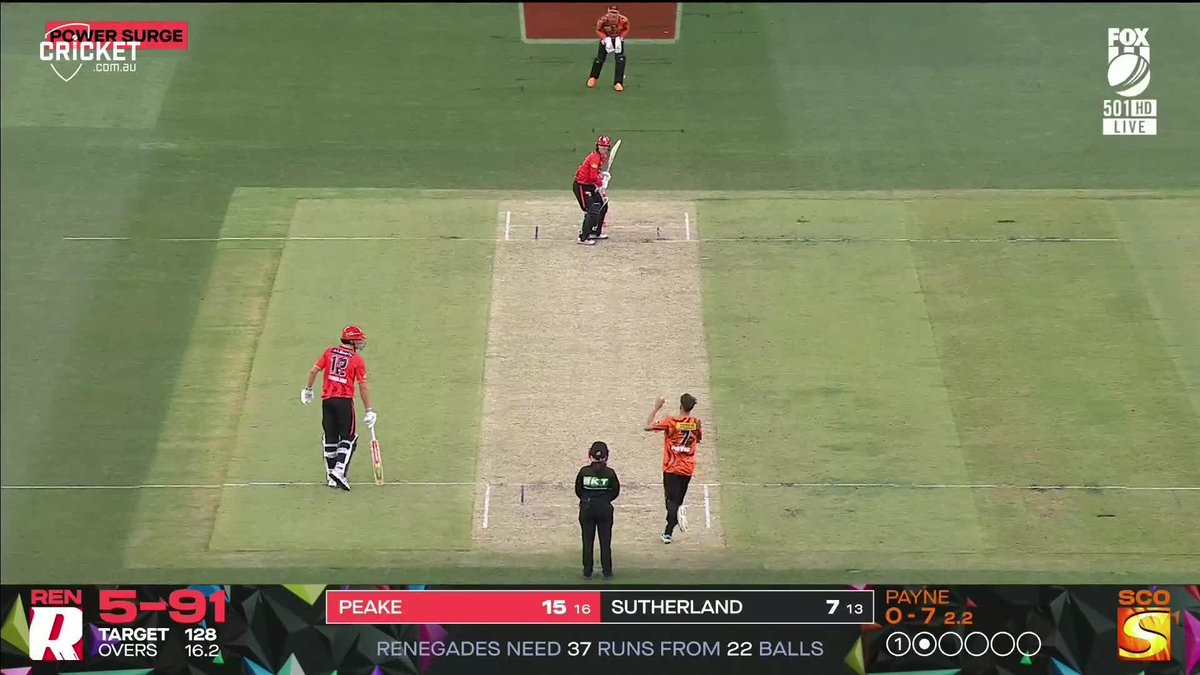 Contentious call 😮 Ollie Peake surviving this one didn't please the home fans! #BBL15