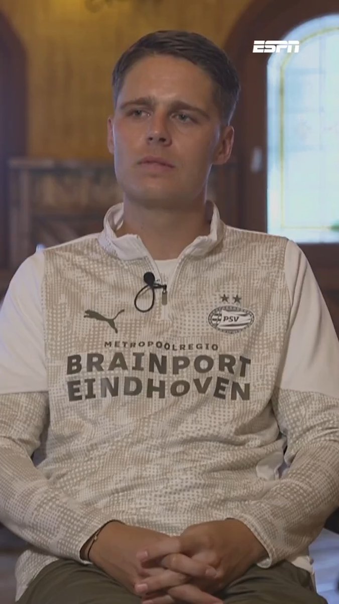 Joey Veerman over zijn toekomst bij Oranje 🦁 "Ik neem aan dat mensen binnen de voetballerij naar de huidige vorm kijken en niet naar wat er twee jaar geleden is gebeurd.''