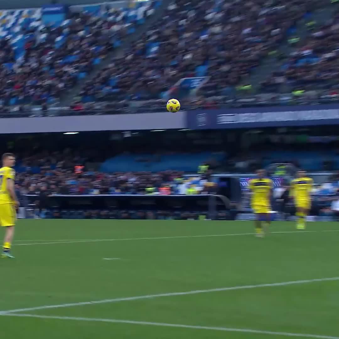 Ona orada öyle alan verirsen... Kvara, R2 + Kare'yi yapıştırıyor.