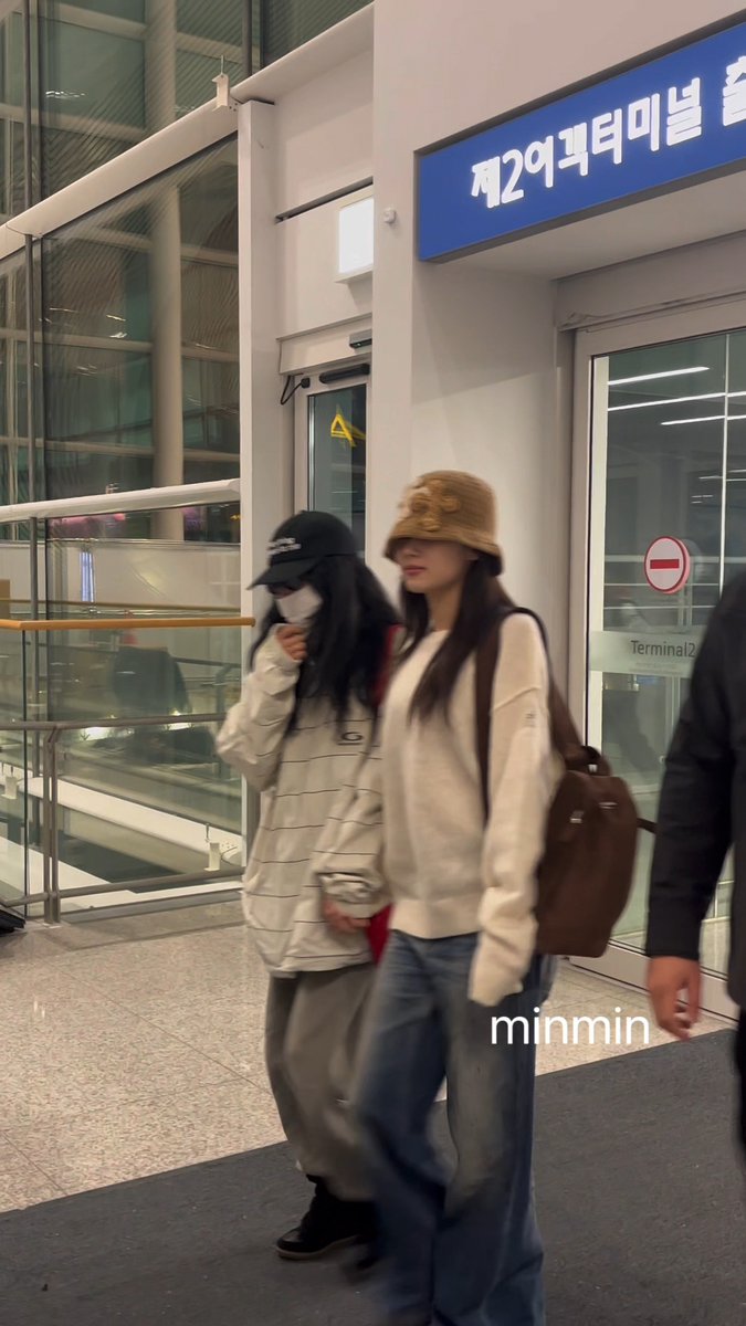 TWICE heading to Vancouver, Canada today for the start of the North American concerts. Nayeon is missing, and CHAEYOUNG IS BACK.