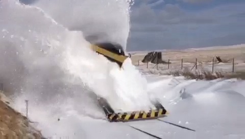 🌨️ Our #winter fleet is working hard to keep you moving safely during snow and ice this week. Our kit includes snow ploughs attached to locos. Read more about how we deal with very cold weather: 👉 #StormGoretti #Snow