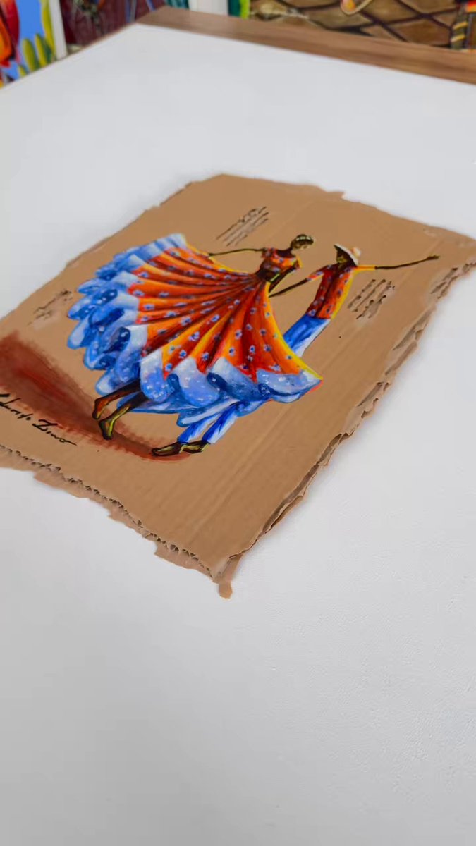 Bixin, um papelão aqui no meu Atelier e eu decidi pintá-lo. Qual nota você dá para minha arte? A entitulei de Cultura vida em todo lugar