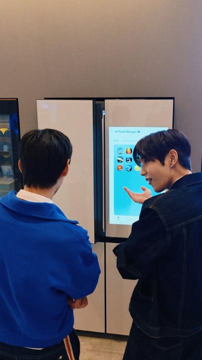 First look at Bespoke AI with RIIZE SHOTARO &amp; EUNSEOK. AI Vision sees what's inside-food management, made smarter. 🧁 #RIIZE #FirstLook2026 #AlLiving #BespokeAI #Samsung #TheFirstLook2026