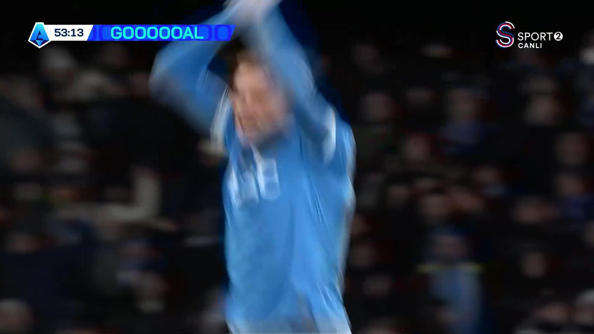 Napoli dönüyor mu? Mctominay farkı 1'e indirdi.