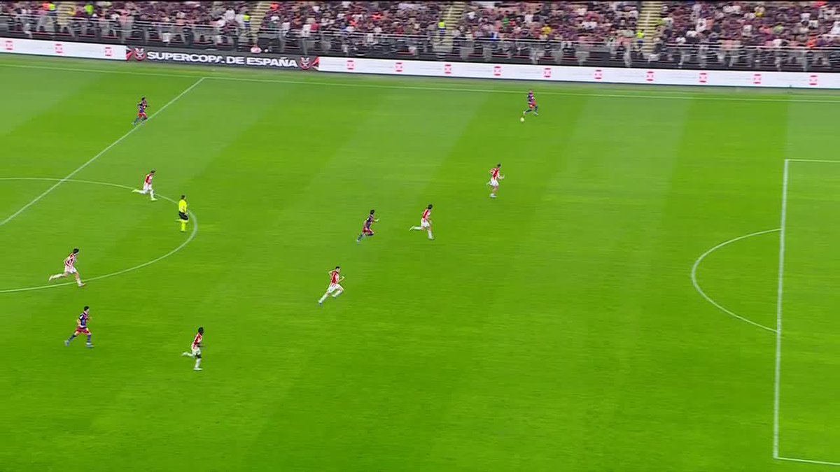 Ridiculous view of Raphinha's stunner 👀 📺 ESPN2