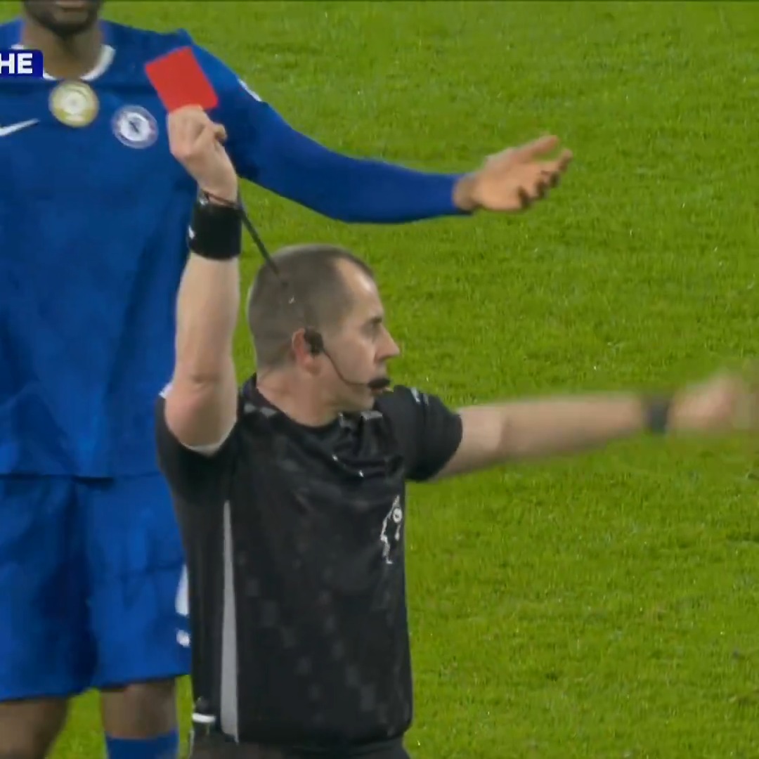 That's a RED CARD for Chelsea's Marc Cucurella. 🟥
