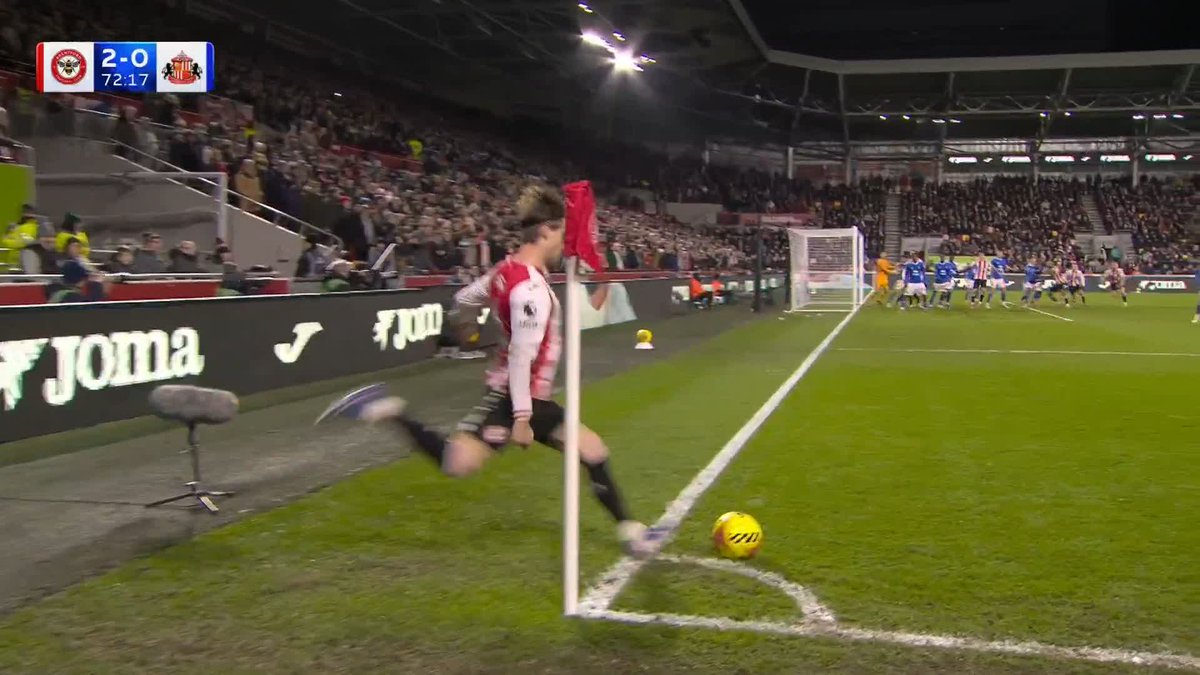 Brentford have THREE and it's Yehor Yarmolyuk's first goal for the club! 🐝