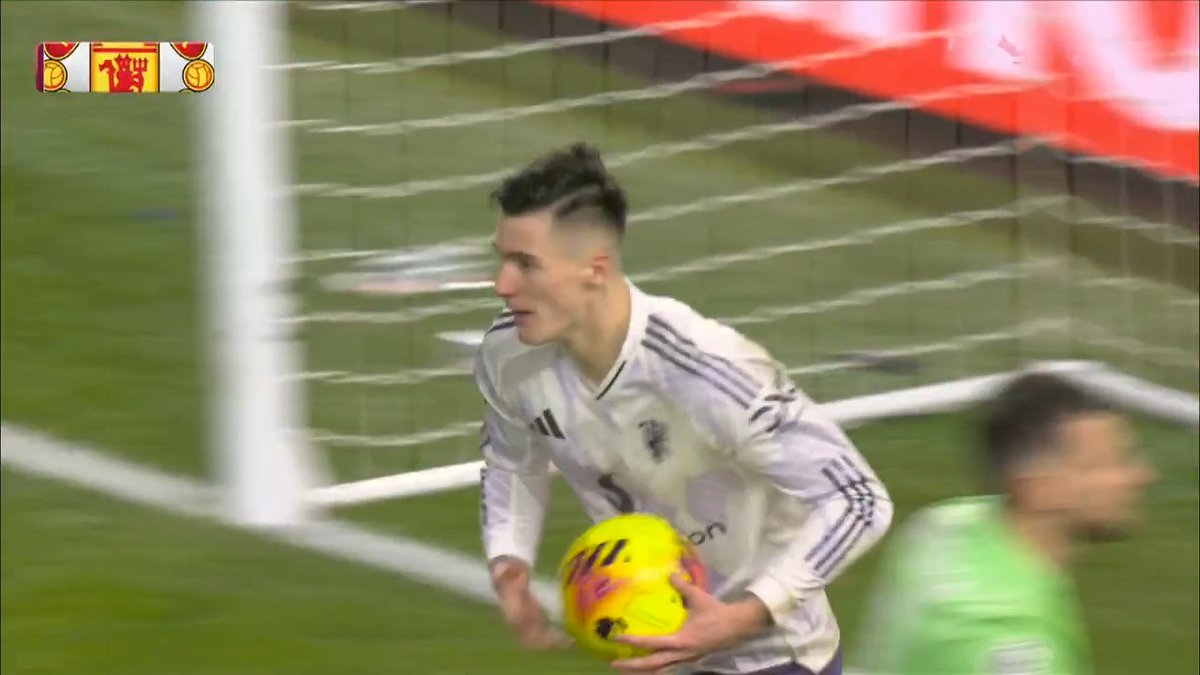 Benjamin Šeško equalises for Manchester United! 🔴