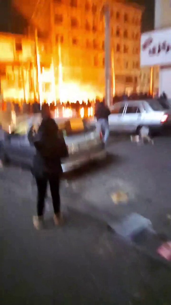 🔴 #AHORA | Siguen las protestas contra el régimen en varias ciudades de Irán.