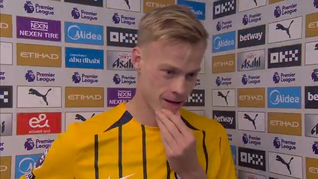 "That was some contest between you two tonight!" "What, between me and Haaland?" Jan Paul van Hecke on his personal battle with Erling Haaland tonight 😅