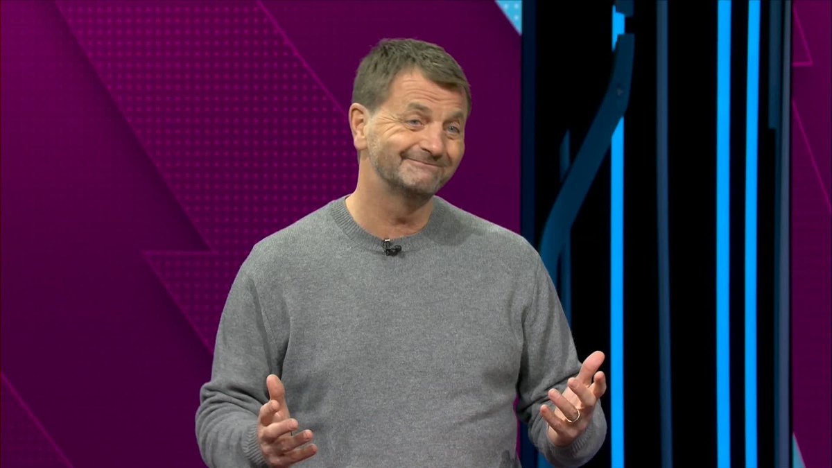 "It's not about the system" Tim Sherwood and Jamie Redknapp discuss whether Manchester United looked better against Burnley 🤔