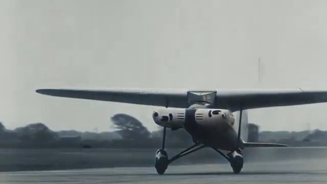 The interesting 1930 Olympic Duo‑4 was the Lockheed Brothers bold twin‑engine monoplane. Innovative nose mounted engines gave it redundancy with single‑engine handling, but accidents caused investors to back away. Seen here demoing flying capabilities with one prop removed.👀