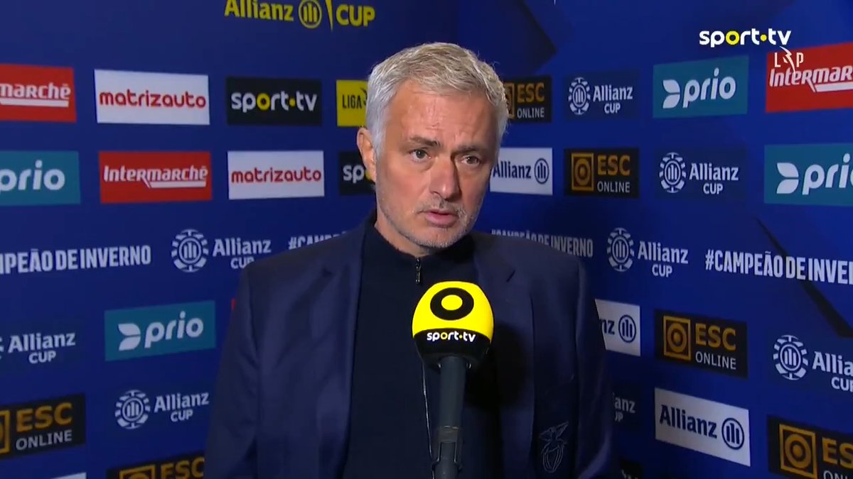 Mourinho arrasou a sua equipa. (via VSPORTS)