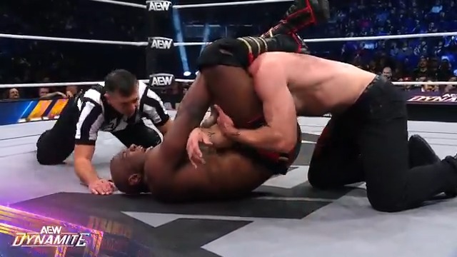 With less than 5 SECONDS LEFT, Jon Moxley pulls out the win! Watch #AEWDynamite LIVE on TBS & HBO Max