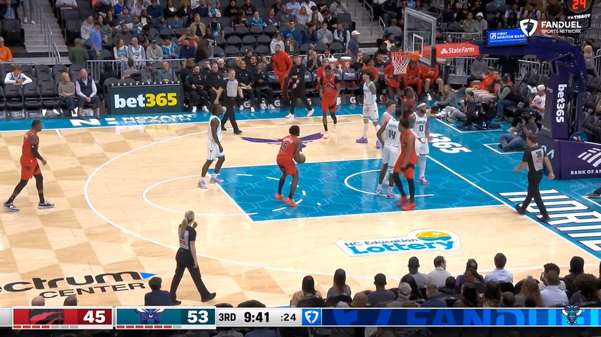 Miles Bridges to the ref after Scottie Barnes got a foul call: "He's just screaming! He's just screaming at you..." 😂