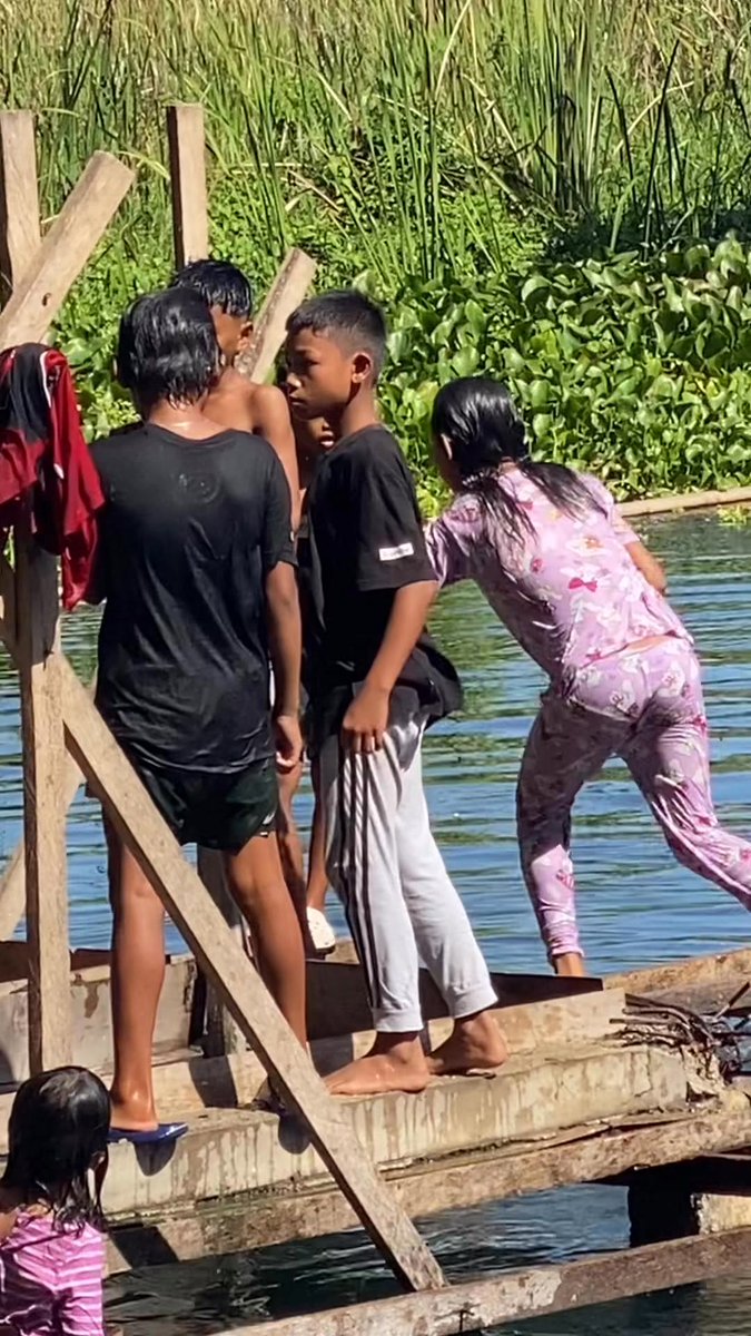 Kids without phones are on another level 🤣🤣