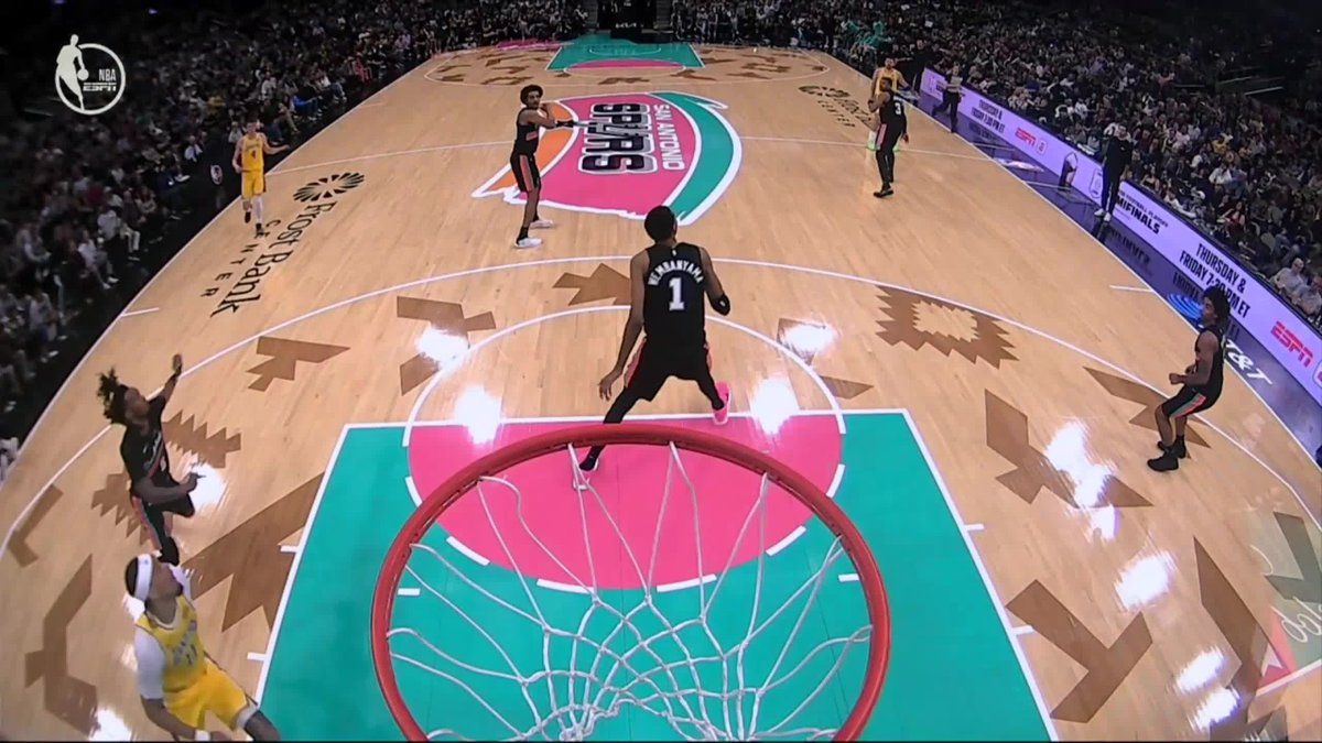 LUKA HALF-COURT LOB TO HAYES 💥