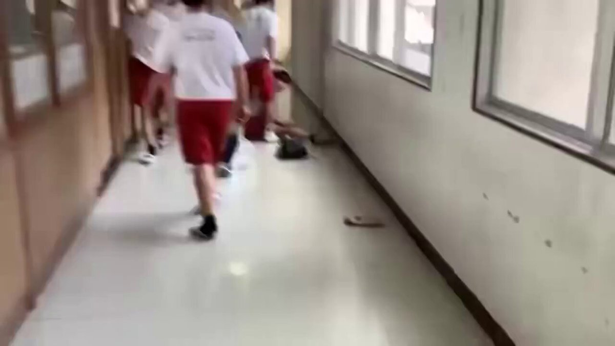 【拡散注意】デスドルさん、また中学校いじめ暴行動画投稿 今度は被害者生徒にモザイク（薄め）追加… 📍大分市立大東中学校 (🎥:DEATHDOL NOTE (サブ垢)) #大分中学校いじめ #学校暴力