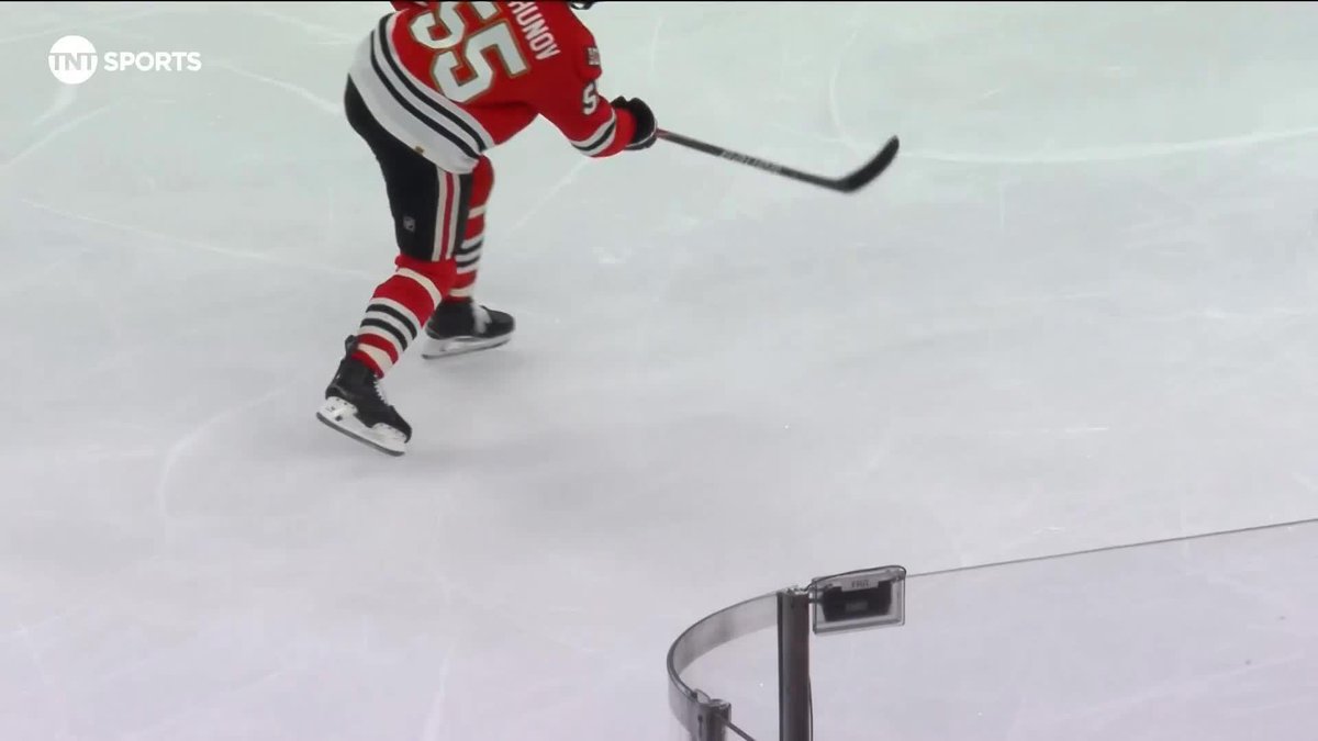 Binnington unintentionally swatted the puck out of the play giving the Hawks a 5 on 3 they would go on to score on 😭