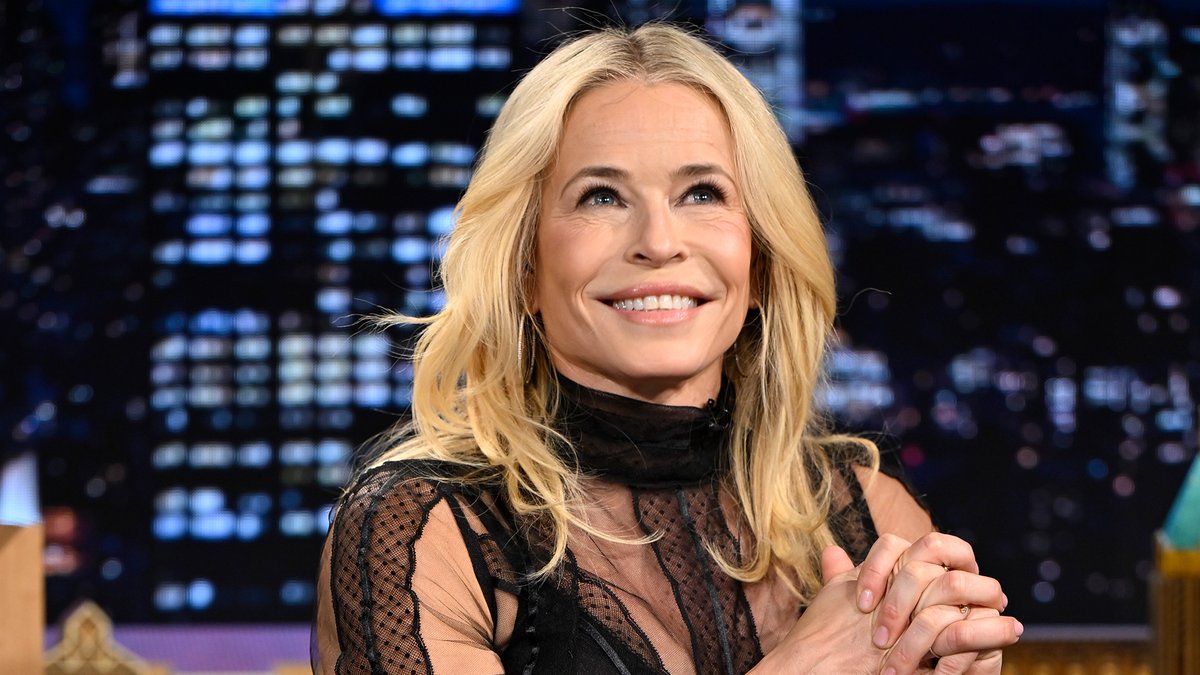 .Chelsea Handler gifted an elderly couple LSD for their 50th wedding anniversary in Mallorca 🤣 #FallonTonight
