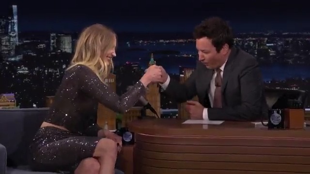 Sophie Turner challenges Jimmy to a thumb war 🤣 #FallonTonight