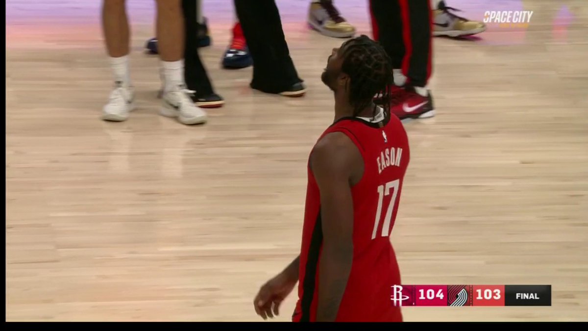 PORTLAND WINS IT AS TARI EASON'S PUTBACK IS NO GOOD AFTER REVIEW 😲 KD almost won it for Houston like he did vs. the Suns.