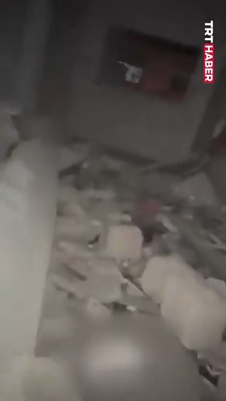 Soykırımcı İsrail, Gazze'de bir eve hava saldırısı düzenledi: 2 kişi hayatını kaybetti.