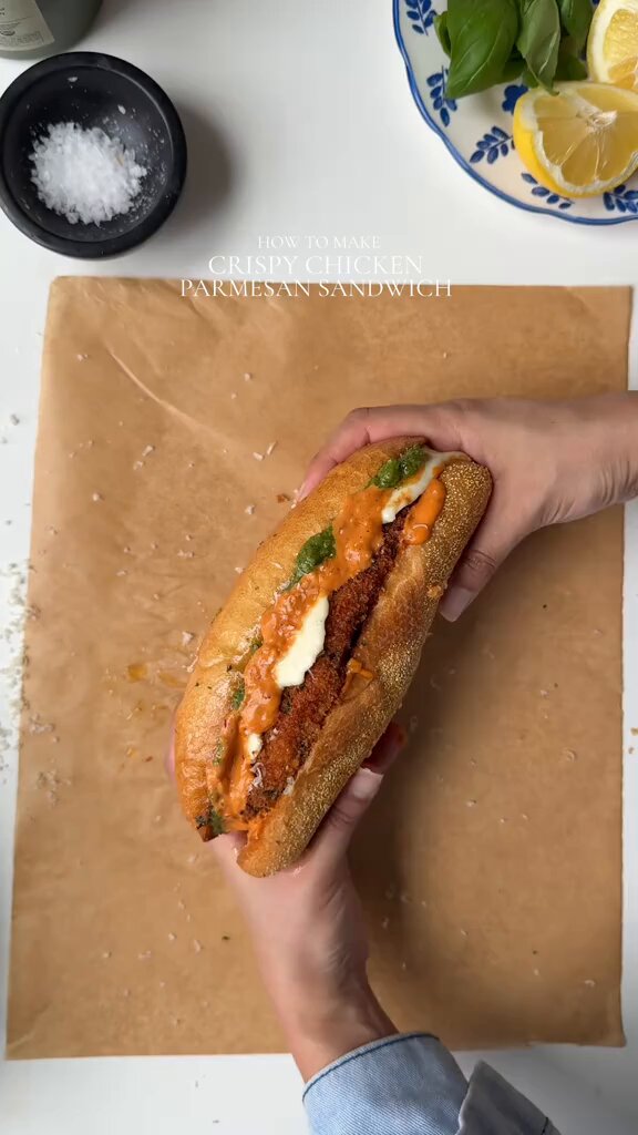 Crispy chicken parmesan sandwich🍞🍗🫶🤤 (via: iramsfoodstory)