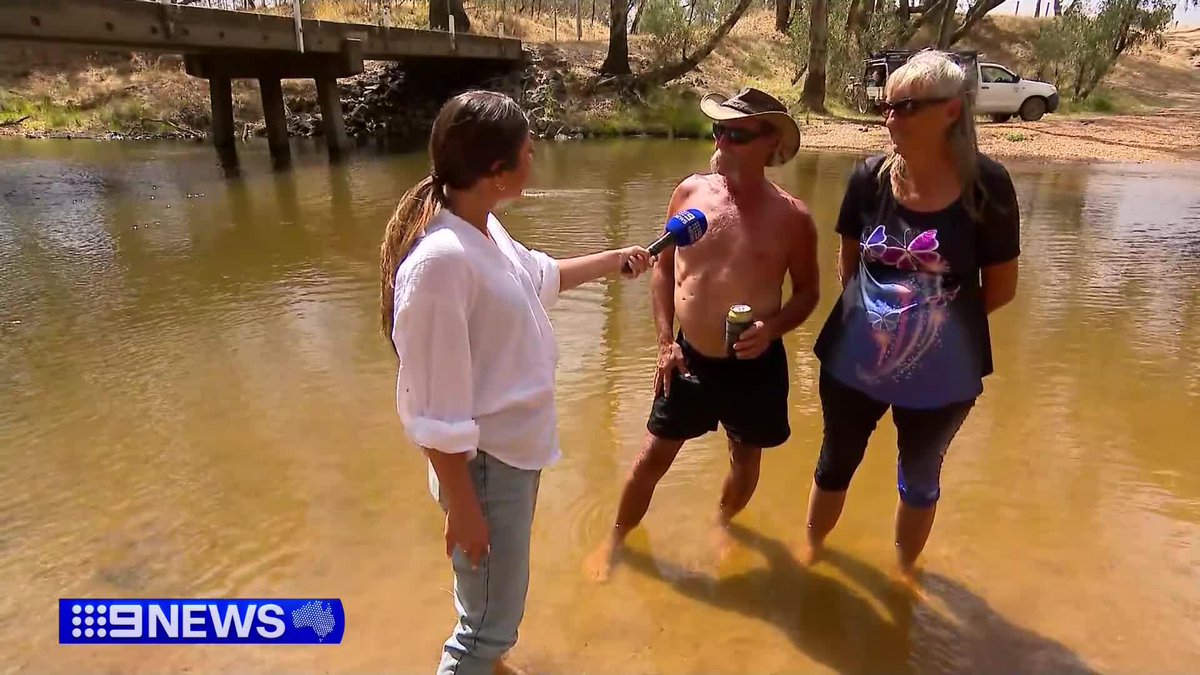 Campers have been ordered to pack up and leave before it's too late, with Parks Victoria closing all public land. Gillian Lantouris #9News