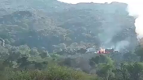 Saudi warplanes carried out a wave of strikes in southern Yemen on yesterday, after UAE backed Southern Transitional Council leader Aidarous al Zubaidi ignored a Riyadh ultimatum and refused to attend emergency talks, according to regional and international reports. The strikes hit positions in al Dhalea linked to the Southern Transitional Council, marking a sharp escalation in tensions between Saudi Arabia and the UAE backed faction it had previously treated as a partner. Hospital and medical sources said 4 people were killed, all civilians, with 14 others wounded. The Guardian cited an STC official as saying 2 people were killed and 14 injured near al Zubaidi’s home village. Separately, pro STC accounts citing Yemeni sources claim detainees from prisons in Hadhramaut were freed or relocated by Saudi backed forces. Those reports said operations prioritized territorial control, potentially at the expense of civilian safety, but the claims remain unconfirmed.