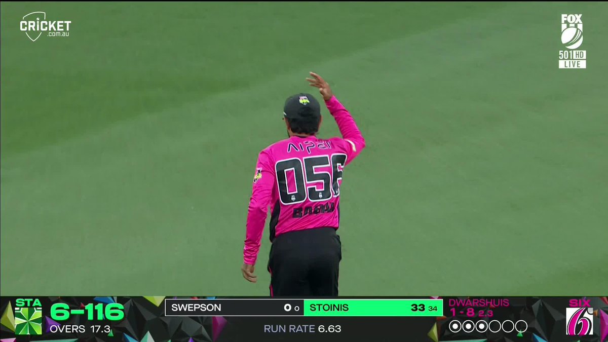 Another catch for 056! Babar Azam holds on, and Marcus Stoinis is out for 33. #BBL15