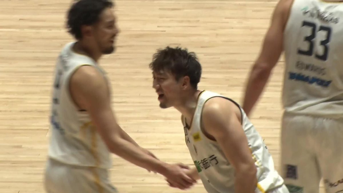 過去天皇杯での戦績は0勝5敗。 その壁を越え、最大19点差を覆した宇都宮が千葉Jから天皇杯初勝利🔥 宇都宮ブレックス / UTSUNOMIYA BREX 【試合終了】 宇都宮 71-66 千葉J 📡バスケットLIVEで見逃し視聴 #天皇杯バスケ #バスケで日本を元気に