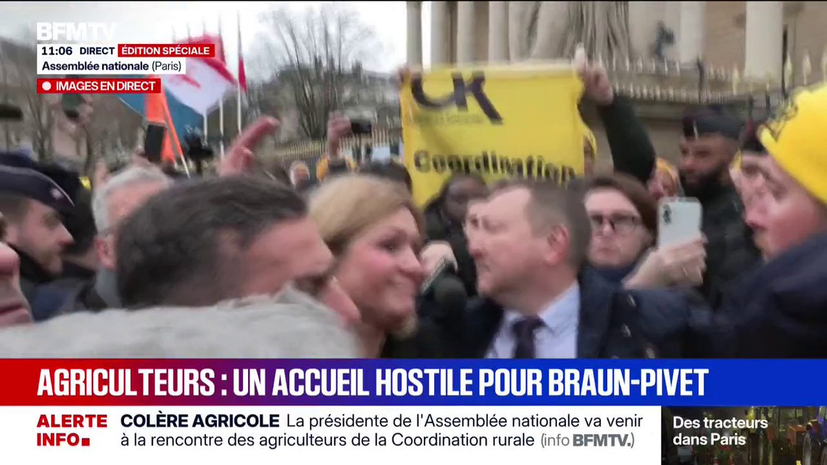 🔴🚜🇫🇷 𝗔𝗟𝗘𝗥𝗧𝗘 𝗜𝗡𝗙𝗢 — Yaël Braun-Pivet est HUÉE par les agriculteurs devant l’Assemblée nationale.