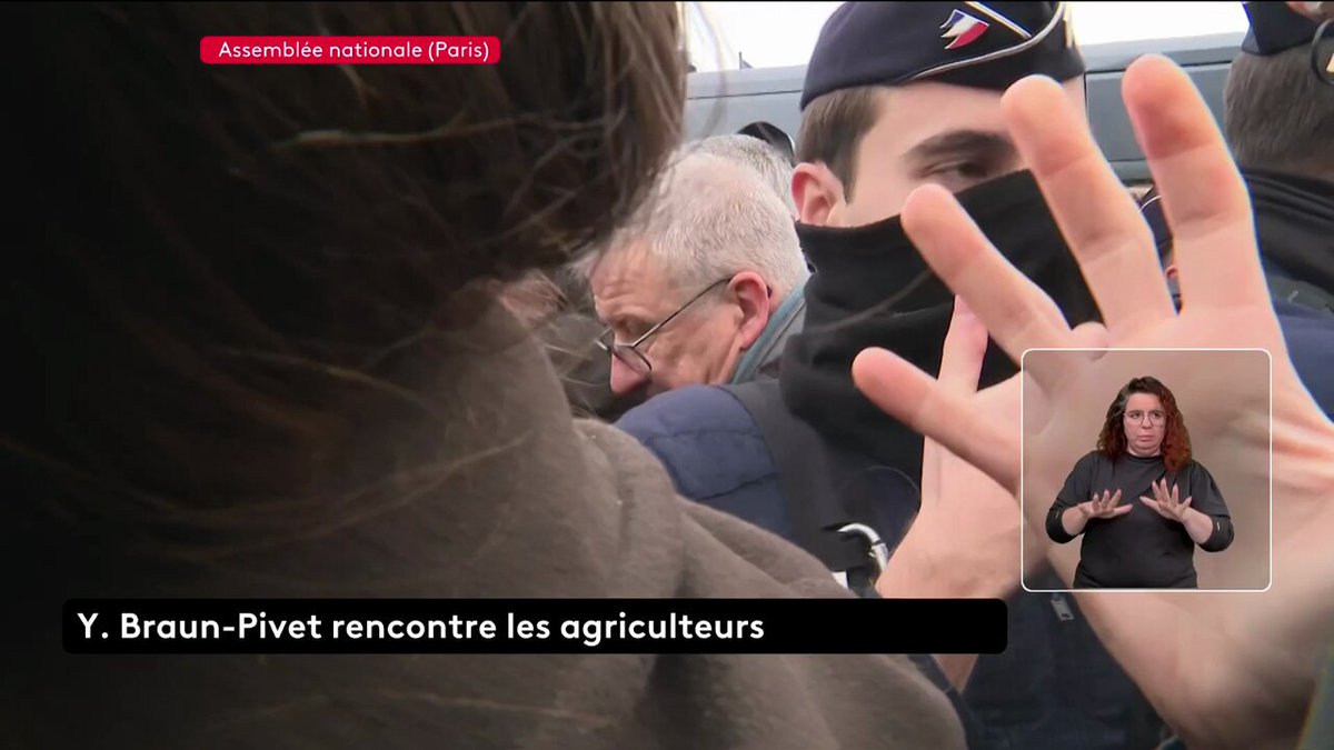 La présidente de l'Assemblée nationale, Yaël Braun-Pivet, chahutée par les agriculteurs à Paris