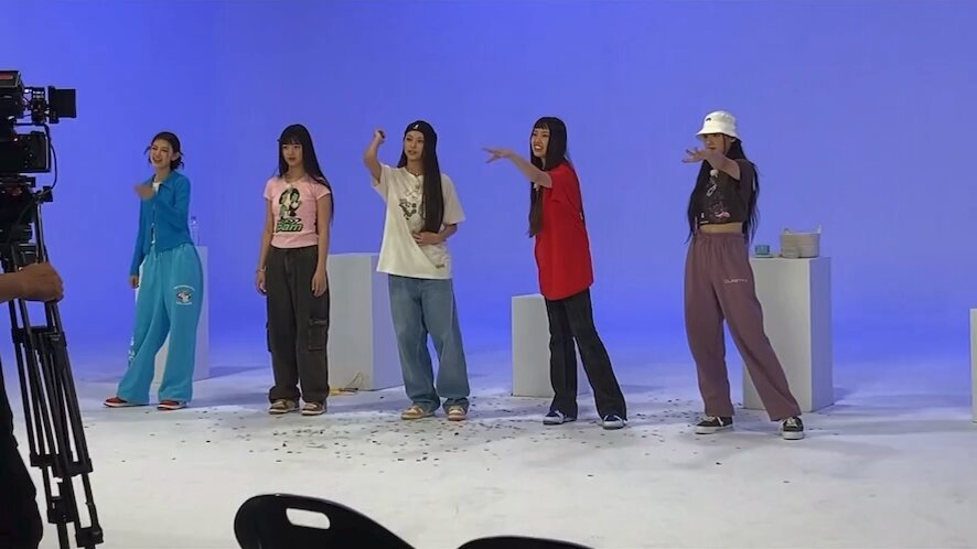 wait i didn’t notice even their shadows are in sync 😭😭