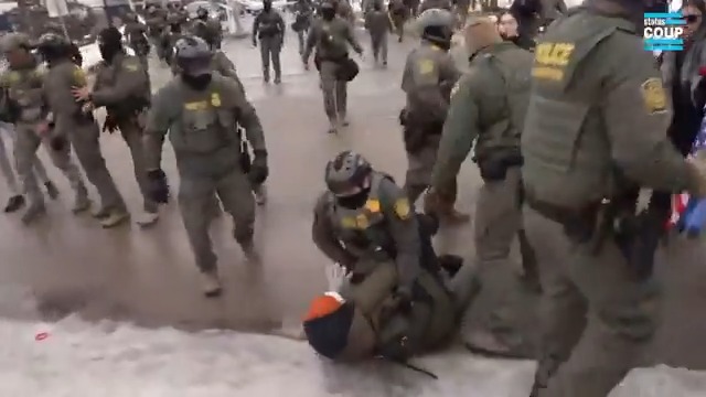 🚨BREAKING: Chaos ensues as ICE agents tackle and drag Minneapolis protesters in front of federal building in the aftermath of ICE killing Renee Nicole Good. Via our Jon Farina ⬇️