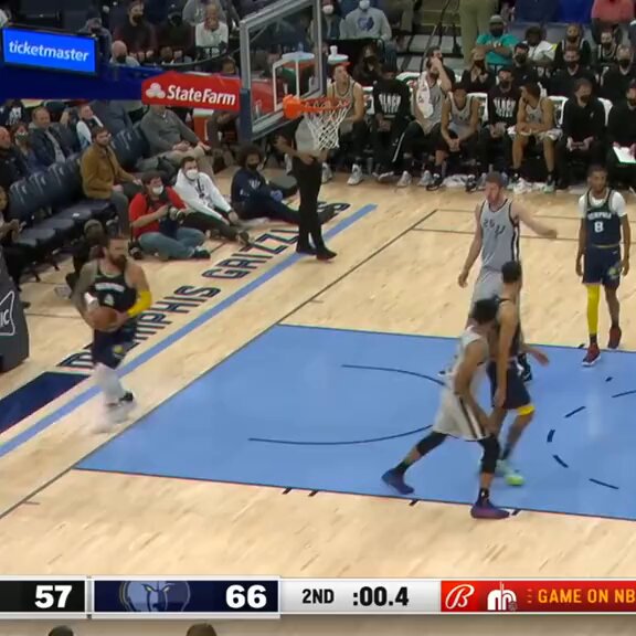 I don’t know what was more impressive the pass or the shot 😭