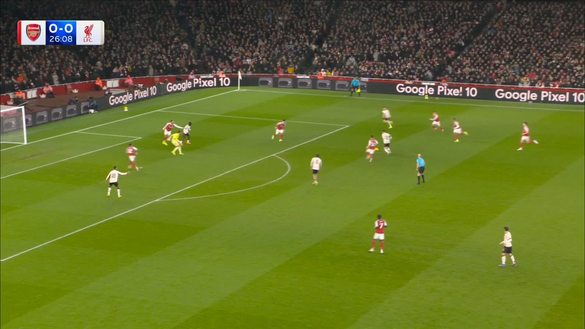Liverpool so close to taking the lead! Conor Bradley's effort CRASHES against the crossbar! 💥