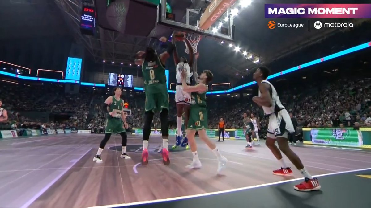 Richaun Holmes showing why perseverance is key Back up to DENY 🛑 #MotorolaMagicMoment motorola I Panathinaikos BC