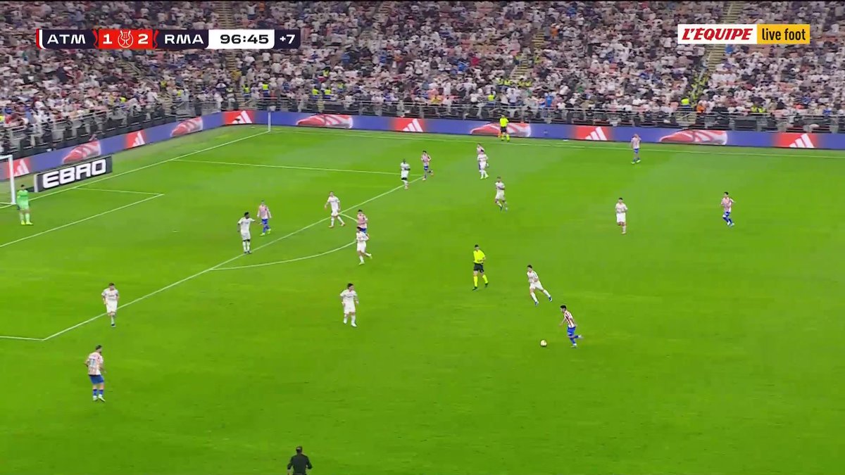 Nous aurons droit à une finale de rêve pour cette Supercoupe d'Espagne ! 🤩 Vainqueur de l'Atlético (2-1), le Real Madrid rejoint le FC Barcelone pour un choc au sommet 📅 Rendez-vous dimanche 11 janvier ⚽️ Real Madrid 🆚 FC Barcelone