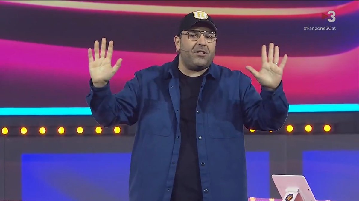 🔵🔴 Des del Teatre Foment de Molins de Rei, comença la gran festa blaugrana, comença “Fanzone” amb Gerard Romero. #Fanzone3Cat ▶