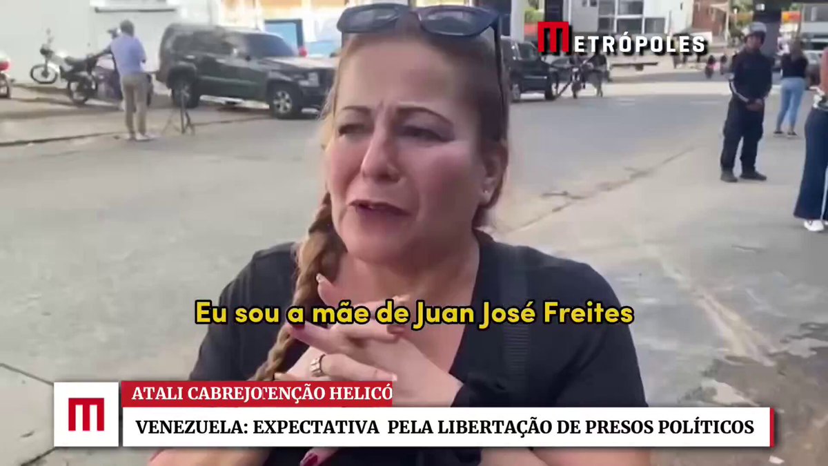 🚨AGORA - Mãe de preso político na Venezuela vai na frente de presídio para recebê-lo
