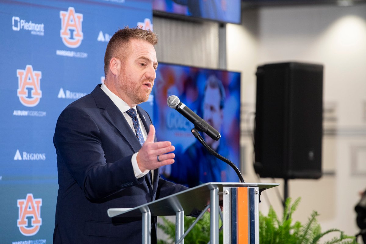 Very interesting observation from Dave Bartoo on Auburn's new coaching staff: "I promise you, DJ Durkin thinks he's a better head coach than Alex Golesh, and I think so, too." Full show: