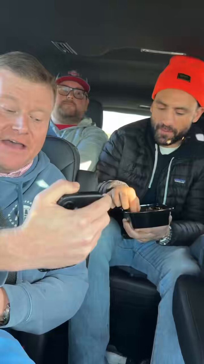 This content is unbelievable. Absolutely lost it when Danny Boy whipped out his phone and took a call mid Lane Kiffin FaceTime