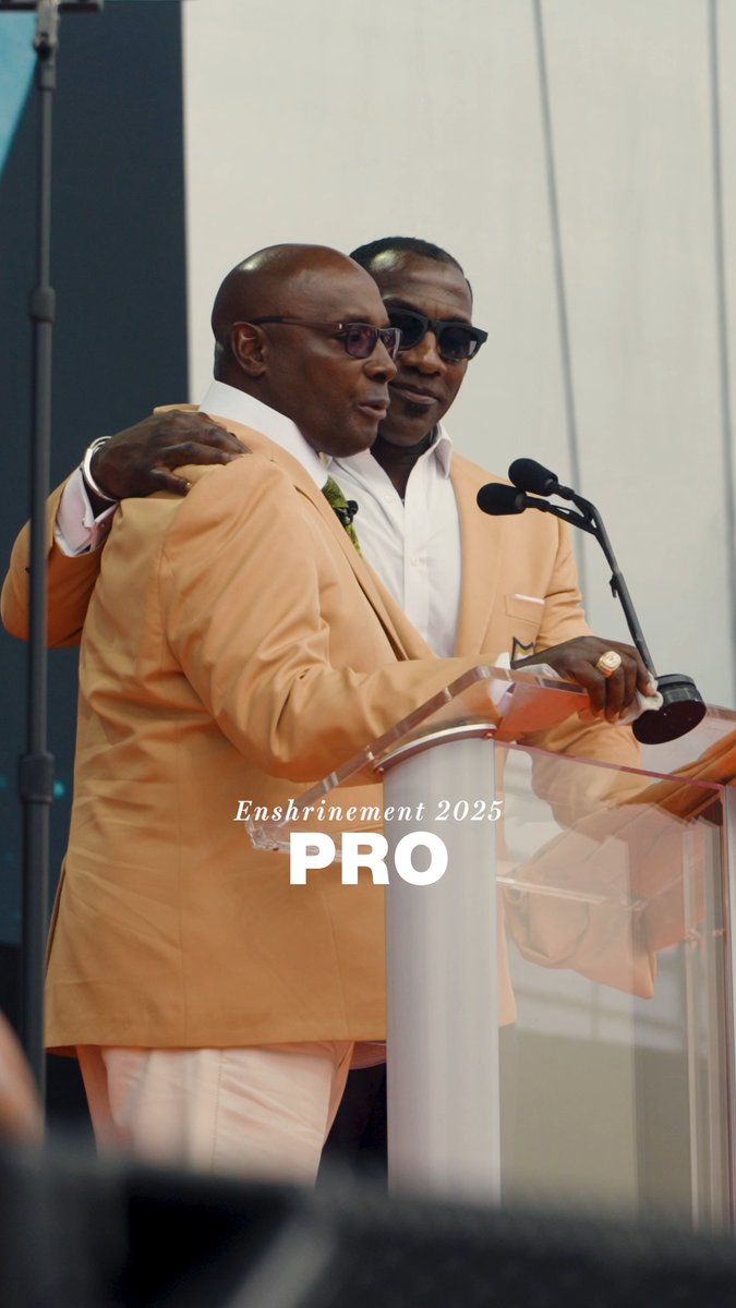Throwback Thursday 🏈 Sterling Sharpe and Shannon Sharpe, the first pair of brothers enshrined in the Pro Football Hall of Fame. Club Shay Shay shannon sharpe Sterling Sharpe #nflhistory