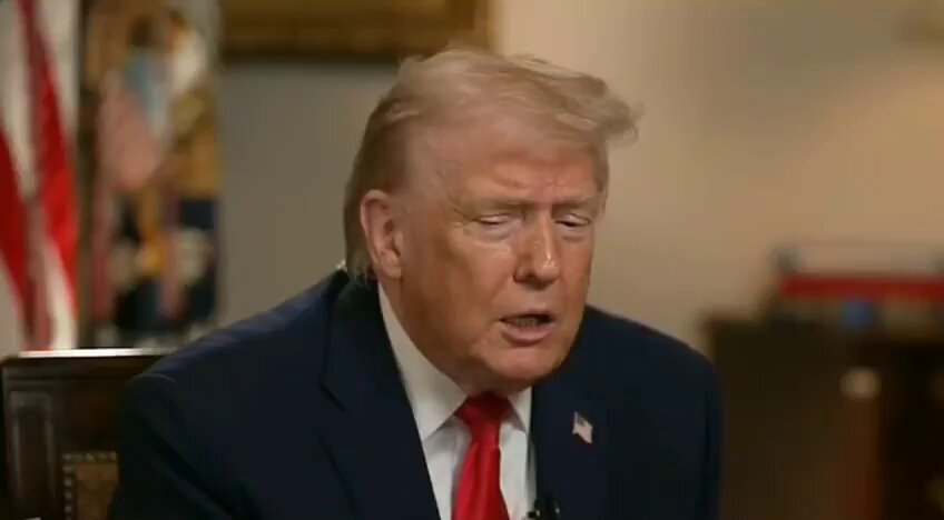 🚨🇺🇸 A TEMBLAR SHEINBAUM Y OBRADOR: VAN POR SUS AMIGUITOS 🇺🇸🚨 En entrevista con Sean Hannity 🇺🇸, Donald J. Trump avisó —con tono nada sutil— que ahora sí van a golpear a los cárteles en tierra 💥🪖 Y por si quedaba duda, volvió a soltar la frase incómoda: “es triste ver que México es manejado por los cárteles” 😬🇲🇽 Traducción libre para Claudia Sheinbaum Pardo y Andrés Manuel : 📣 Advertencia pública ⏰ Paciencia agotada 🎭 Silencio incómodo del régimen Cuando el mensaje viene con micrófono gringo y eco internacional, ya no es chisme… es aviso. 😏 #TrumpHabla #AdvertenciaDesdeUSA #RégimenEnAprietos #CartelesEnLaAgenda