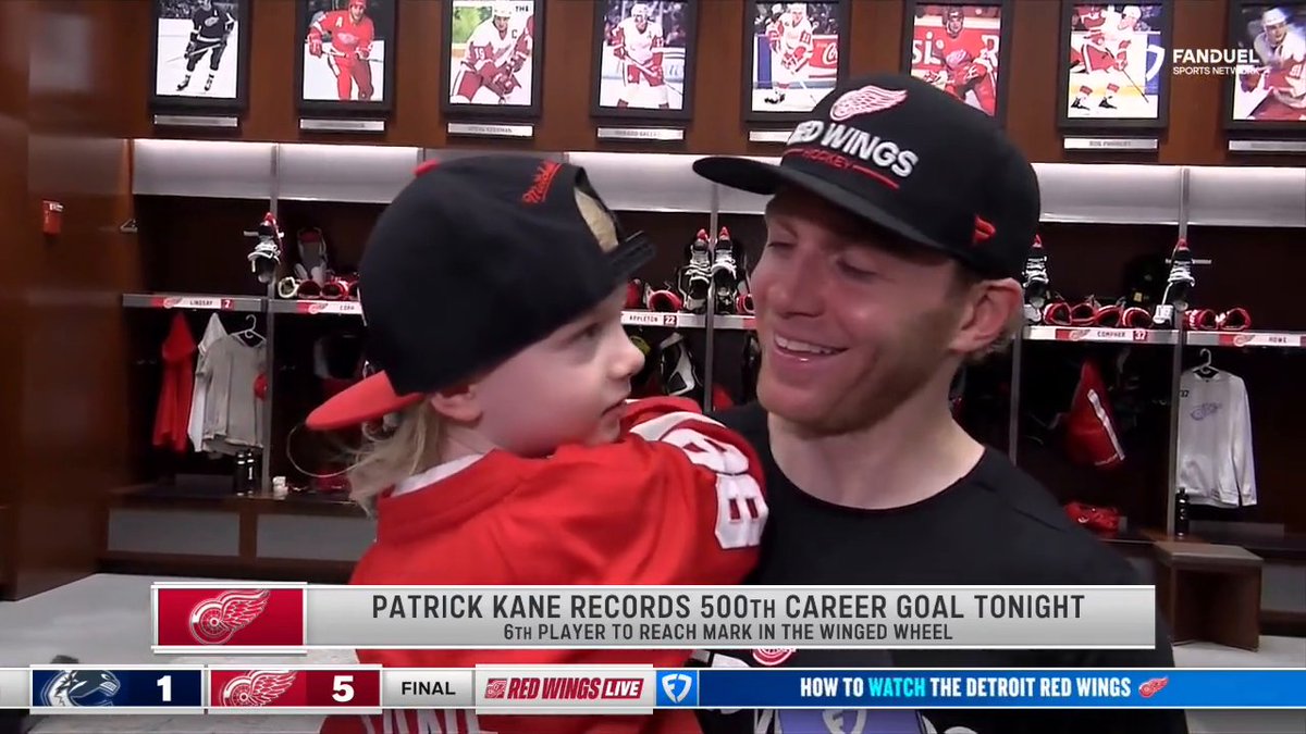 Trick wants his dad to score 600 goals AND not retire until he's 75... We think Patrick Kane can do it 😅