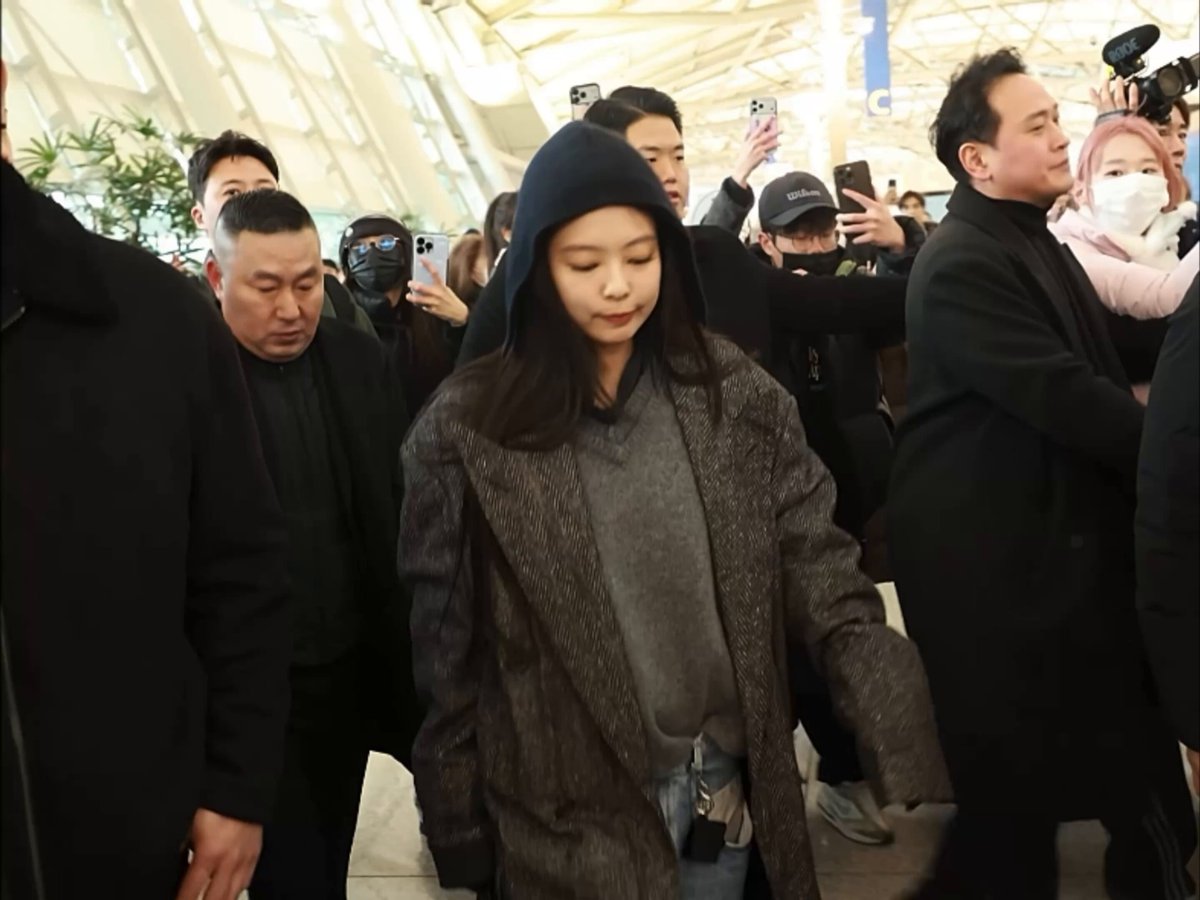 JENNIE at ICN Airport on her way to Taipei